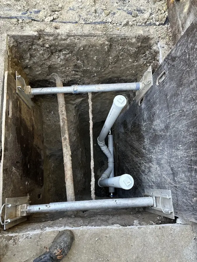 Experienced plumber completing Drain Cleaning work in South Bradenton